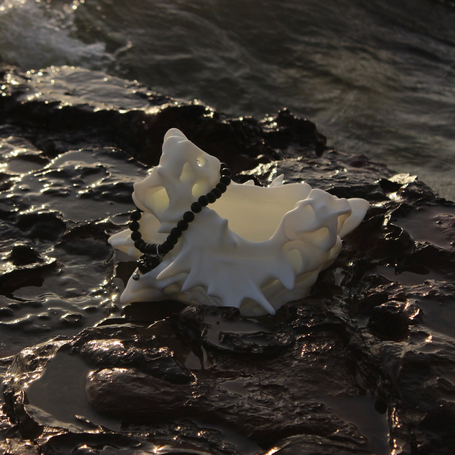 VESSEL 404-WHITE RESIN