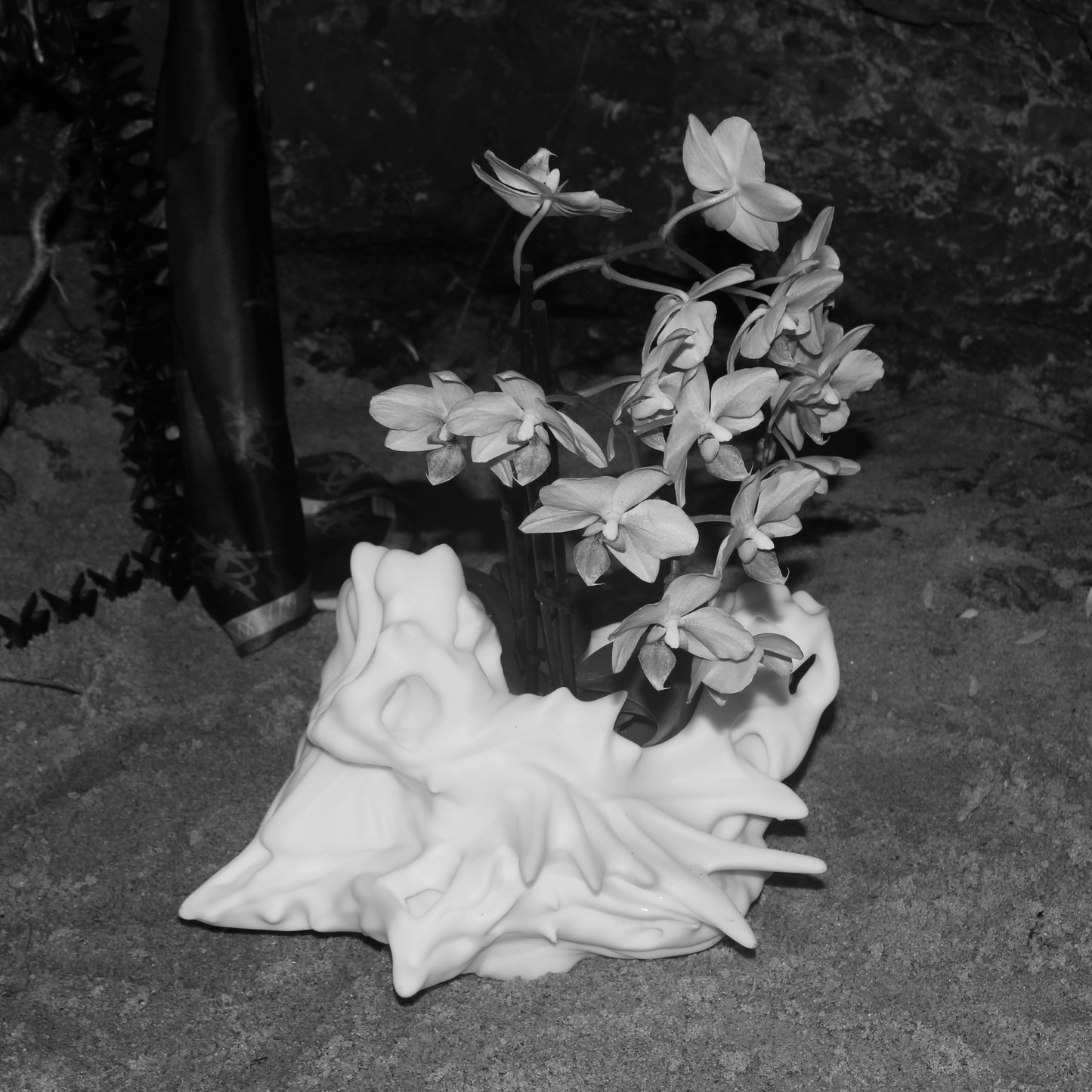 VESSEL 404-WHITE RESIN