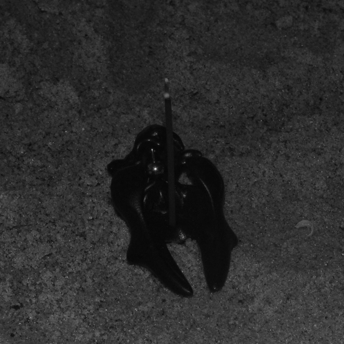 HUSK INCENSE HOLDER – STONE BLACK